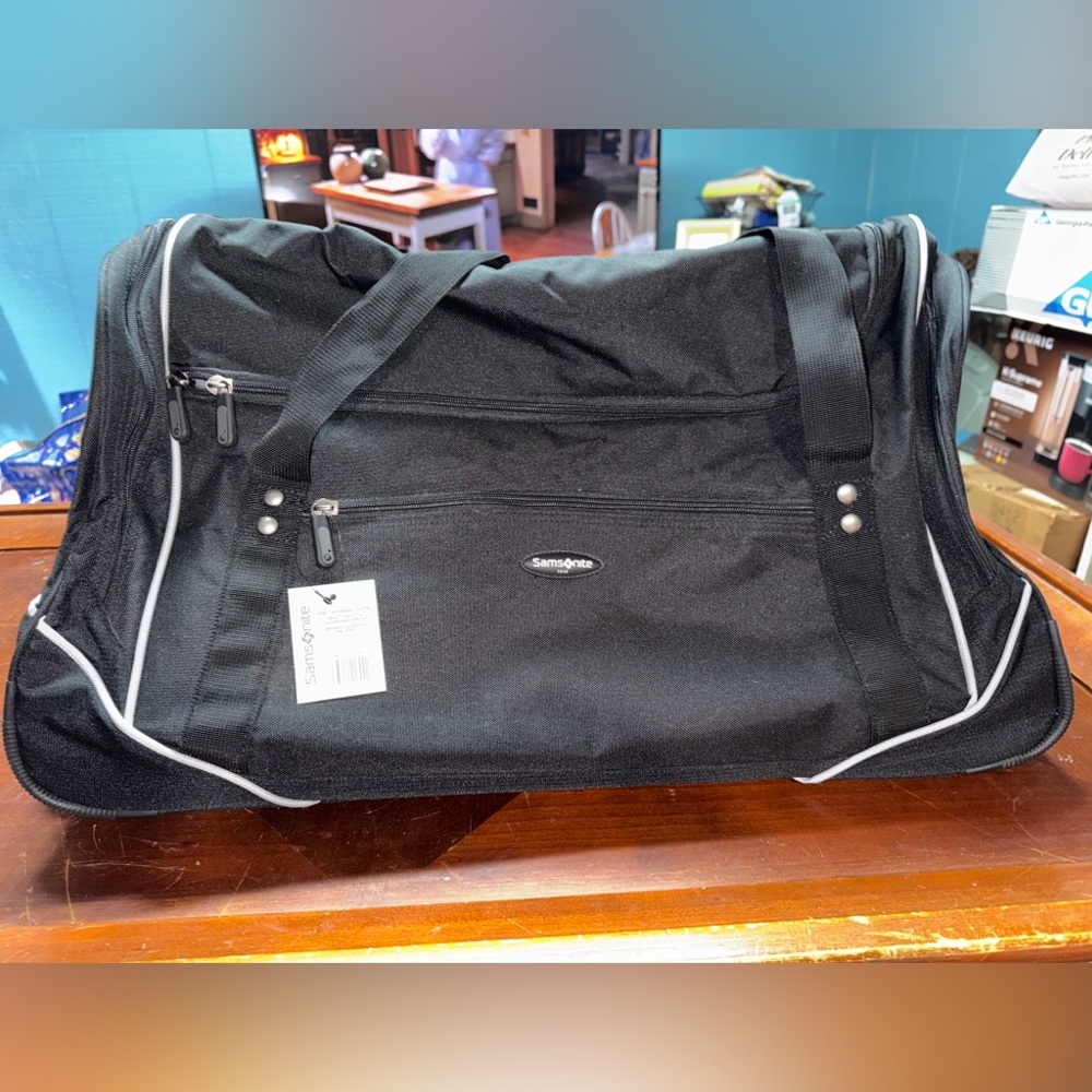 Samsonite Black Canvas Wheeled multi direction Rolling Travel Duffel Bag 28” New